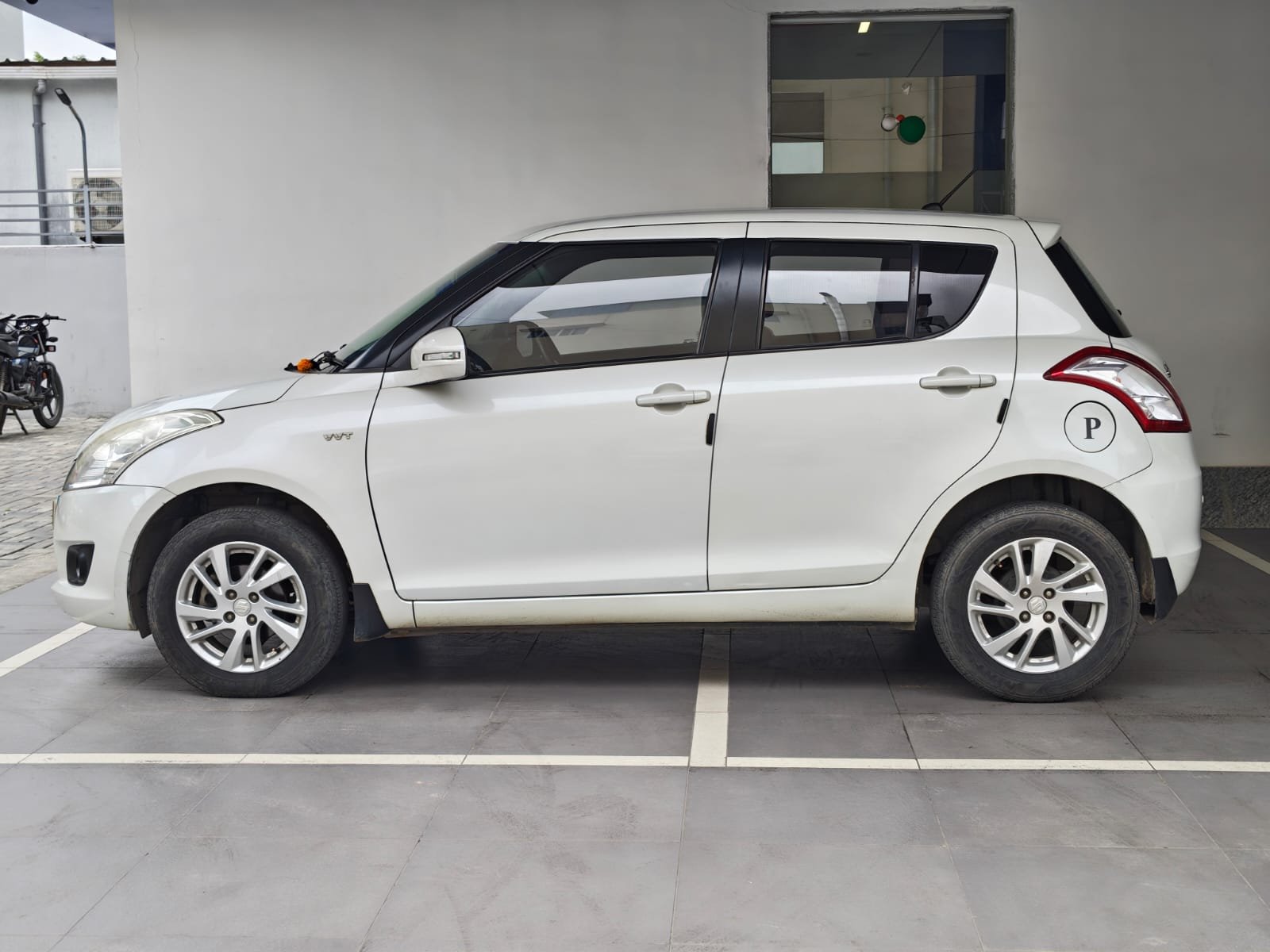 MARUTI SUZUKI SWIFT ZXI